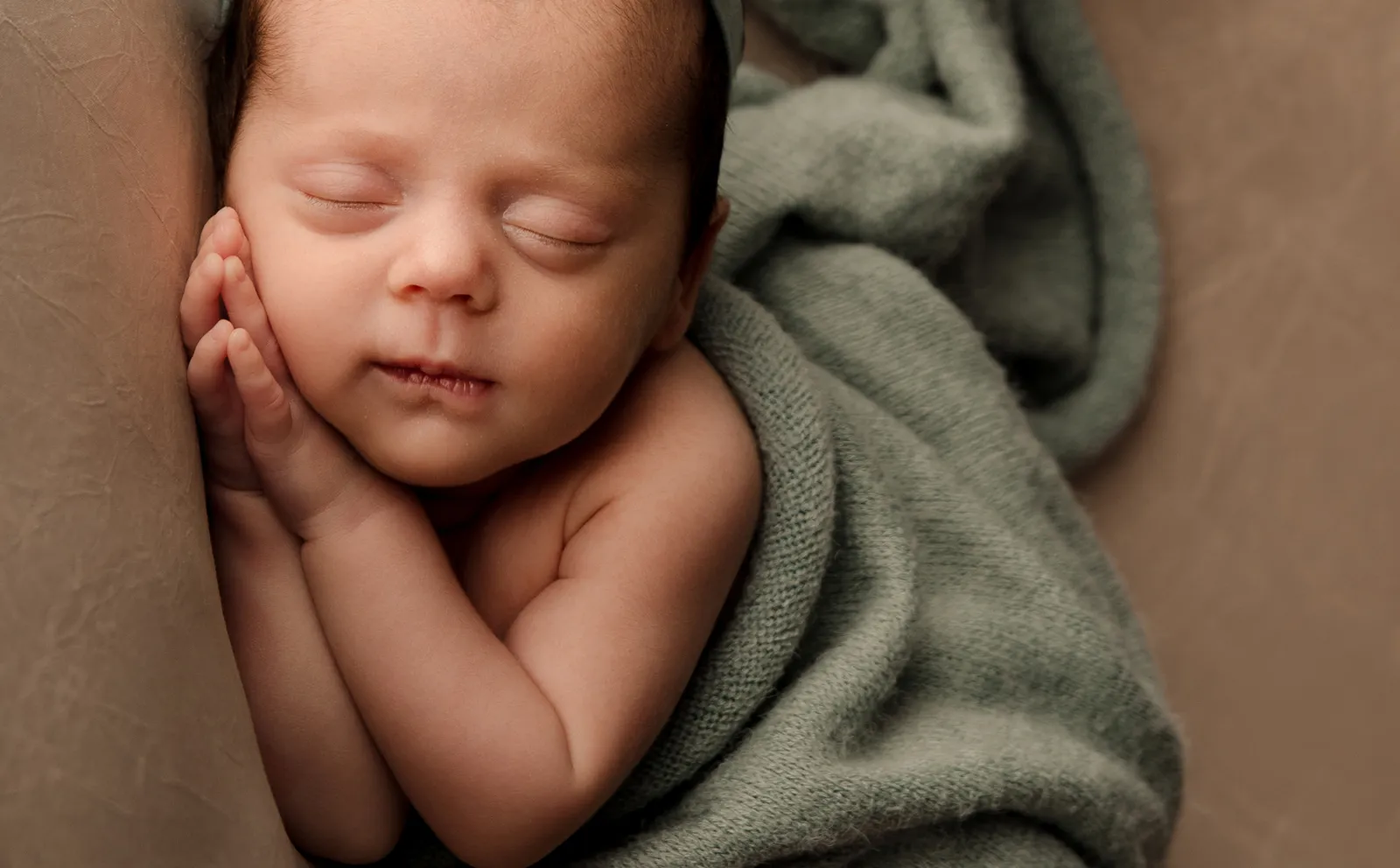 Bebé recién nacido dormido